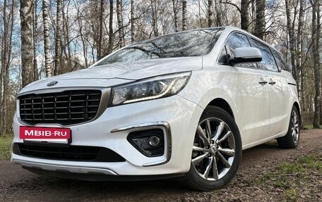 KIA Carnival III, 2019 год, 1 900 000 рублей, 2 фотография