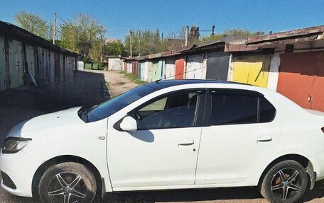 Renault Logan II, 2017 год, 850 000 рублей, 2 фотография