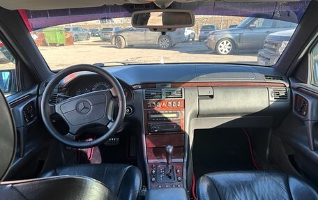 Mercedes-Benz E-Класс, 1997 год, 500 000 рублей, 5 фотография