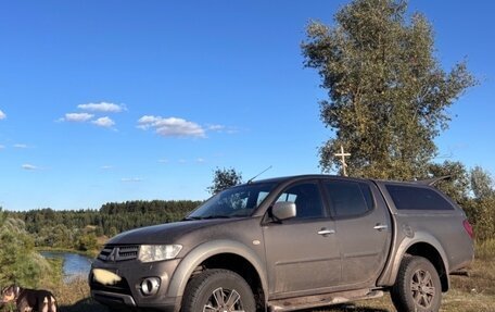 Mitsubishi L200 IV рестайлинг, 2014 год, 1 870 000 рублей, 2 фотография