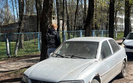 Opel Vectra B рестайлинг, 1999 год, 60 000 рублей, 1 фотография