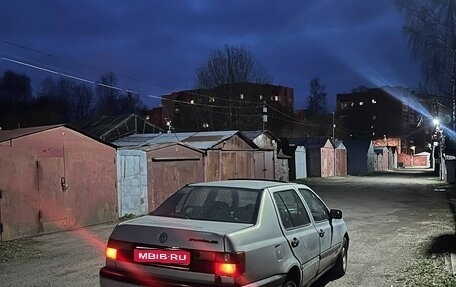 Volkswagen Vento, 1993 год, 70 000 рублей, 1 фотография