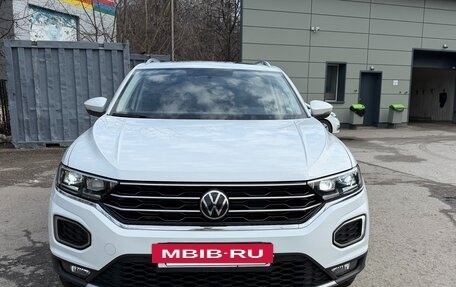 Volkswagen T-Roc I, 2021 год, 2 350 000 рублей, 2 фотография