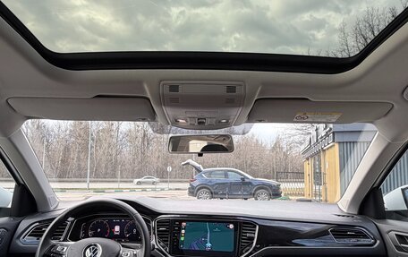Volkswagen T-Roc I, 2021 год, 2 350 000 рублей, 17 фотография