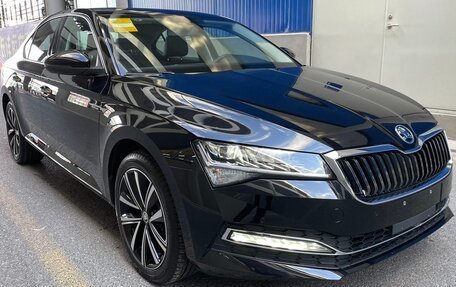 Skoda Superb III рестайлинг, 2022 год, 2 440 000 рублей, 3 фотография