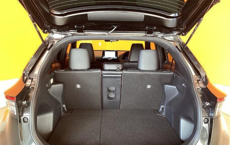 Toyota Yaris Cross, 2024 год, 1 670 000 рублей, 28 фотография