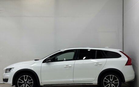Volvo V60 Cross Country II, 2018 год, 2 399 000 рублей, 3 фотография