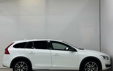 Volvo V60 Cross Country II, 2018 год, 2 399 000 рублей, 8 фотография