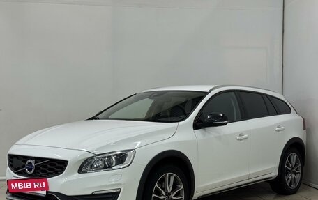 Volvo V60 Cross Country II, 2018 год, 2 399 000 рублей, 2 фотография