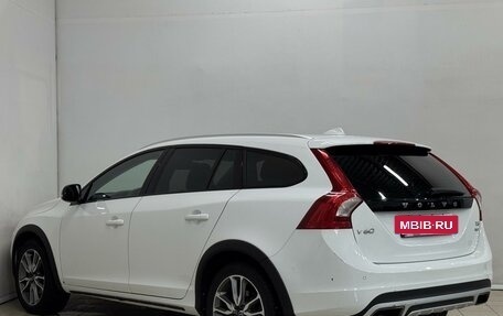 Volvo V60 Cross Country II, 2018 год, 2 399 000 рублей, 4 фотография