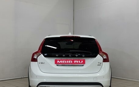 Volvo V60 Cross Country II, 2018 год, 2 399 000 рублей, 5 фотография