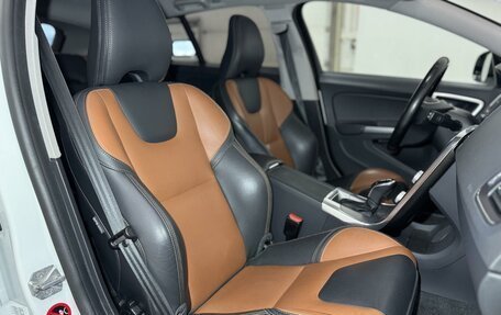 Volvo V60 Cross Country II, 2018 год, 2 399 000 рублей, 12 фотография