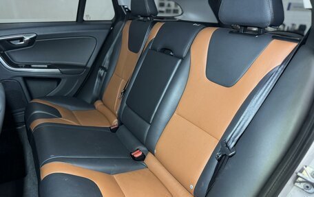 Volvo V60 Cross Country II, 2018 год, 2 399 000 рублей, 13 фотография