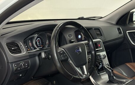 Volvo V60 Cross Country II, 2018 год, 2 399 000 рублей, 16 фотография