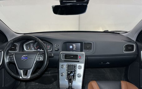 Volvo V60 Cross Country II, 2018 год, 2 399 000 рублей, 18 фотография