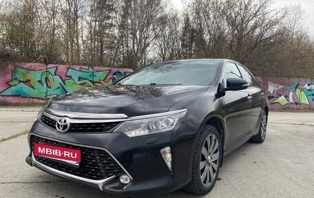 Toyota Camry, 2017 год, 2 850 000 рублей, 2 фотография
