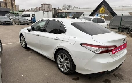 Toyota Camry, 2018 год, 1 995 000 рублей, 3 фотография
