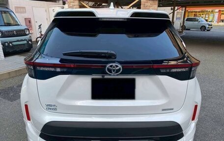 Toyota Yaris Cross, 2023 год, 1 548 000 рублей, 5 фотография