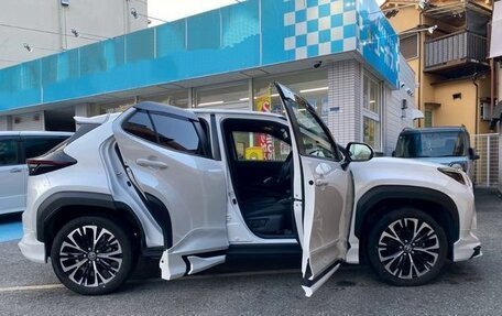 Toyota Yaris Cross, 2023 год, 1 548 000 рублей, 10 фотография