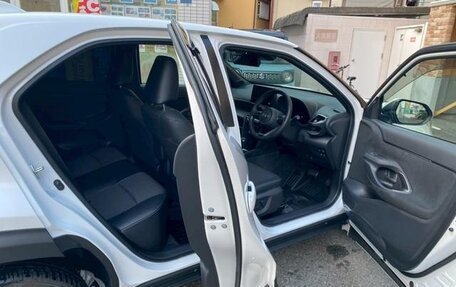 Toyota Yaris Cross, 2023 год, 1 548 000 рублей, 11 фотография