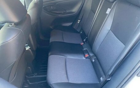 Toyota Yaris Cross, 2023 год, 1 548 000 рублей, 30 фотография