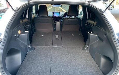 Toyota Yaris Cross, 2023 год, 1 548 000 рублей, 35 фотография