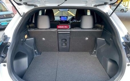 Toyota Yaris Cross, 2023 год, 1 548 000 рублей, 36 фотография