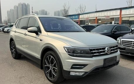Volkswagen Tiguan II, 2023 год, 2 500 000 рублей, 3 фотография