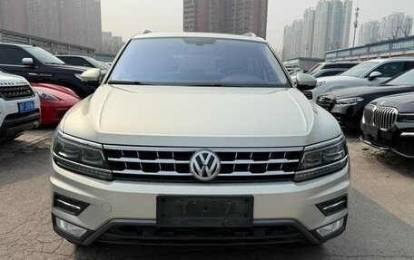 Volkswagen Tiguan II, 2023 год, 2 500 000 рублей, 2 фотография