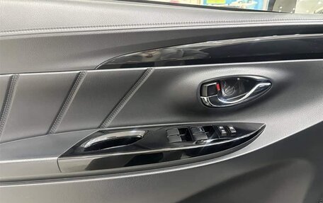 Toyota Yaris XP150 рестайлинг, 2023 год, 1 230 000 рублей, 16 фотография