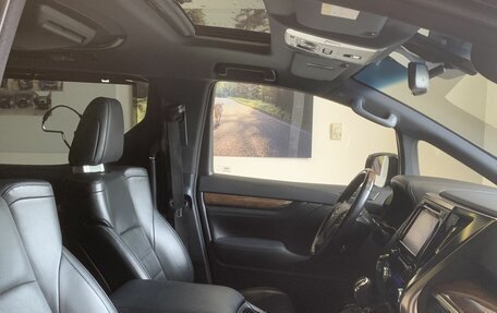 Toyota Alphard III, 2017 год, 3 890 000 рублей, 16 фотография