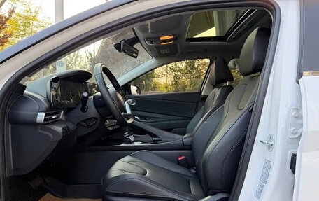 Hyundai Elantra, 2023 год, 1 350 555 рублей, 8 фотография