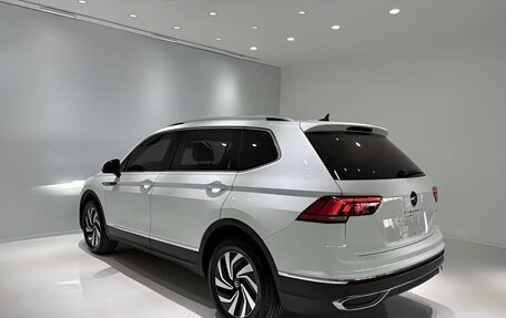 Volkswagen Tiguan II, 2023 год, 2 750 000 рублей, 3 фотография