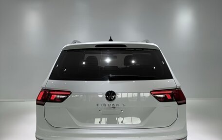 Volkswagen Tiguan II, 2023 год, 2 750 000 рублей, 4 фотография