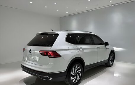 Volkswagen Tiguan II, 2023 год, 2 750 000 рублей, 5 фотография