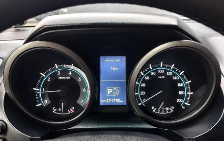 Toyota Land Cruiser Prado 150 рестайлинг 2, 2010 год, 2 100 000 рублей, 14 фотография