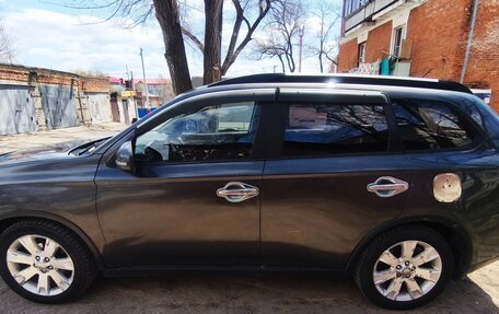 Mitsubishi Outlander III рестайлинг 3, 2014 год, 1 250 000 рублей, 2 фотография