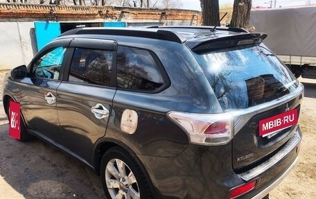 Mitsubishi Outlander III рестайлинг 3, 2014 год, 1 250 000 рублей, 3 фотография