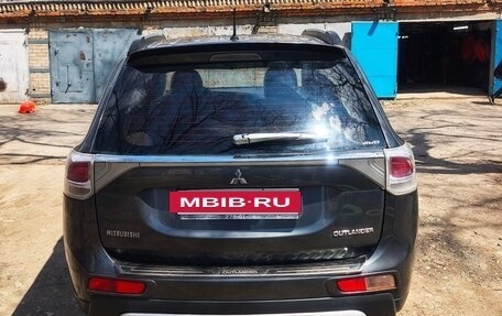 Mitsubishi Outlander III рестайлинг 3, 2014 год, 1 250 000 рублей, 4 фотография