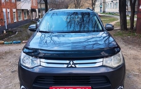 Mitsubishi Outlander III рестайлинг 3, 2014 год, 1 250 000 рублей, 8 фотография