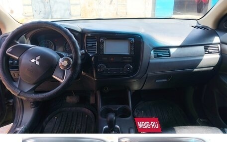 Mitsubishi Outlander III рестайлинг 3, 2014 год, 1 250 000 рублей, 13 фотография