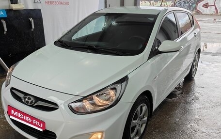 Hyundai Solaris II рестайлинг, 2013 год, 870 000 рублей, 3 фотография