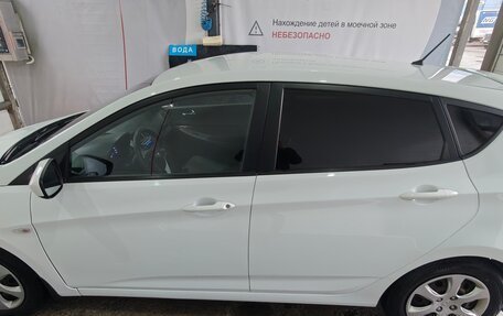 Hyundai Solaris II рестайлинг, 2013 год, 870 000 рублей, 4 фотография