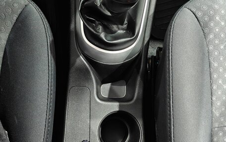 Hyundai Solaris II рестайлинг, 2013 год, 870 000 рублей, 17 фотография