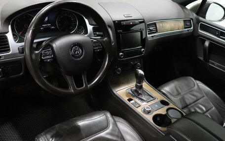 Volkswagen Touareg III, 2012 год, 2 045 000 рублей, 8 фотография