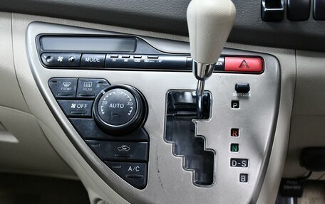 Toyota ISis I, 2009 год, 1 177 000 рублей, 17 фотография