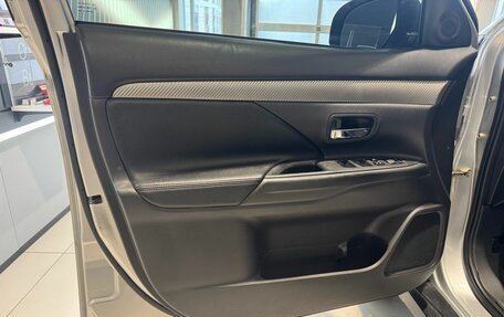 Mitsubishi Outlander III рестайлинг 3, 2014 год, 1 399 000 рублей, 14 фотография