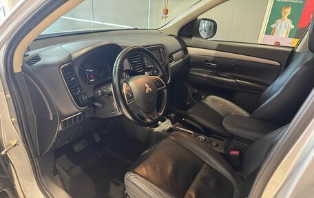 Mitsubishi Outlander III рестайлинг 3, 2014 год, 1 399 000 рублей, 18 фотография