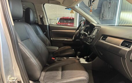 Mitsubishi Outlander III рестайлинг 3, 2014 год, 1 399 000 рублей, 26 фотография