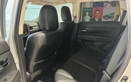 Mitsubishi Outlander III рестайлинг 3, 2014 год, 1 399 000 рублей, 21 фотография